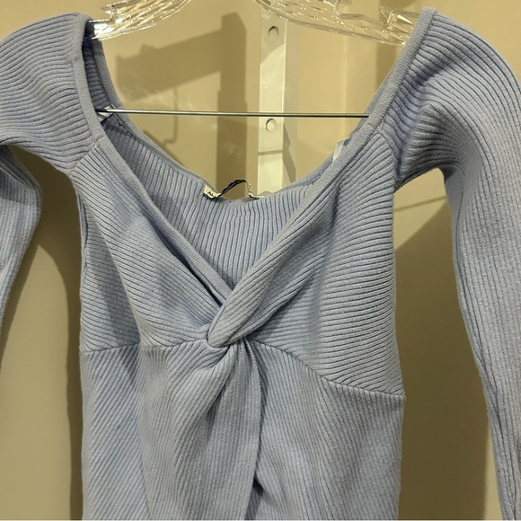 Abercrombie Twist Off The Shoulder Sweater Top - Picture 3 of 5